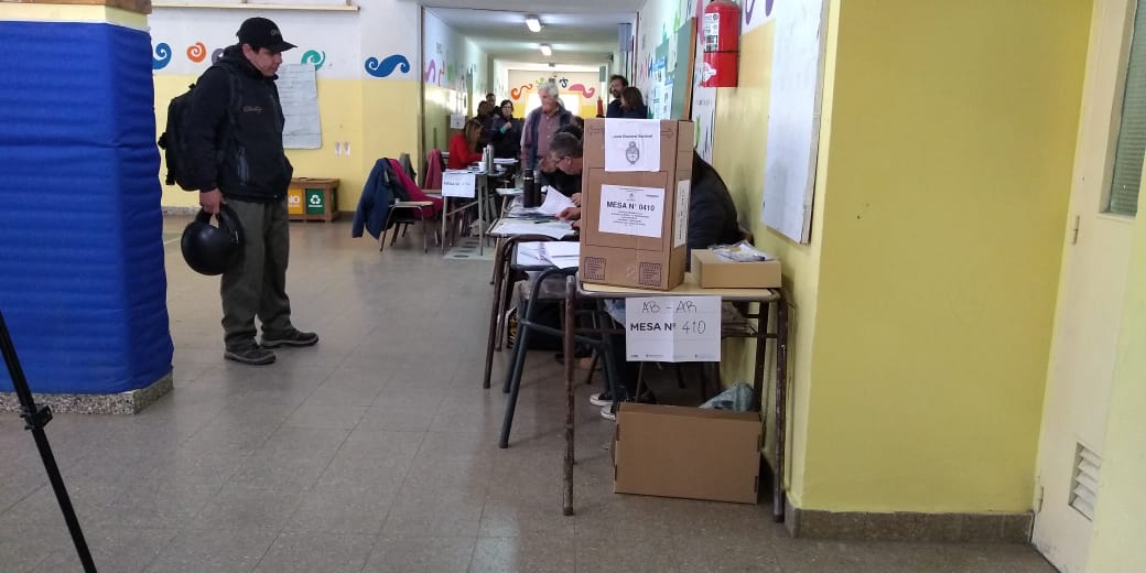 En Bariloche comenzó con normalidad la elección nacional.