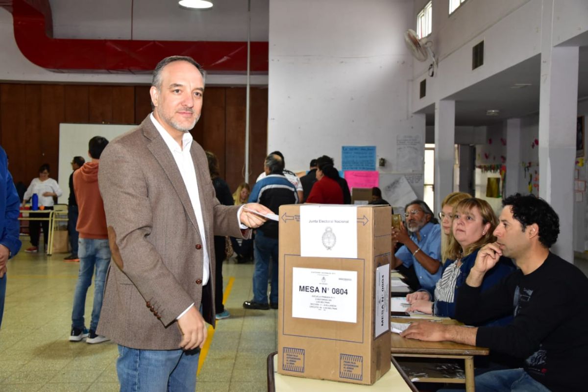 El diputado rionegrino y candidato a senador, Martín Doñate votó en Luis Beltrán. 
