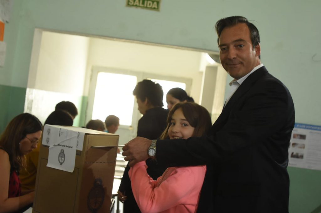 El intendente Soria fue a votar a la Escuela 253 y pidió actuar con responsabilidad. (Foto: Gonzalo Maldonado)
