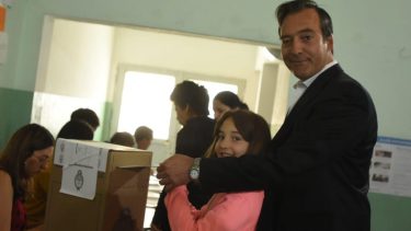 El intendente Soria fue a votar a la Escuela 253 y pidió actuar con responsabilidad. (Foto: Gonzalo Maldonado)
