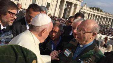 Vicente Martínez Torrens, capellán en Roca, viajó al Vaticano con la delegación que traerá a la imagen de la Virgen, de regreso a Argentina. Foto: Gentileza Jorge Palacios. 