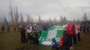El abrazo simbólico fue esta tarde en Dina Huapi. Foto: gentileza