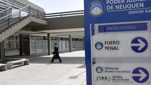 Extendieron la prisión preventiva a dos acusados de balear al taxista de Neuquén