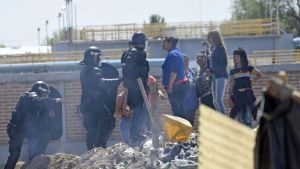 El gobierno neuquino se reunirá con los desalojados de la toma del barrio Confluencia