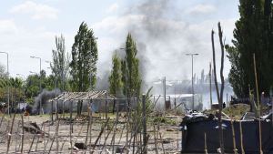 Una nueva noche de tensión en el barrio Confluencia