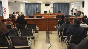 La deselección avanza y la sala se va despoblando. La identidad de los jurados no puede ser difundida por la prensa. Foto: Florencia Salto