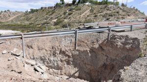 Está detenida la reparación del socavón de la Autovia Norte