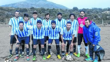 El equipo de Alas Argentinas está clasificado para disputar los cuartos de final de la Copa Bariloche, pero no puede jugar el Campeonato Clausura.  Foto: gentileza