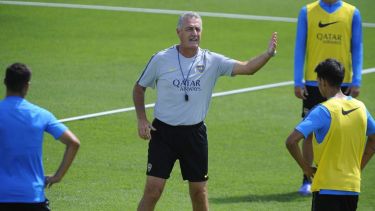 El técnico cambiaría el esquema de cara a la revancha del 22.
