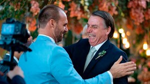 El hijo de Bolsonaro deslizó la chance de una «dictadura» en Brasil