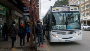 Julio llega con un aumento del boleto y del estacionamiento medido en Bariloche