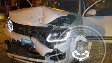 Jóvenes de Regina chocaron a un policía y a varios vehículos en Neuquén