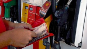 Presentaron otro amparo contra el congelamiento de los combustibles y el barril