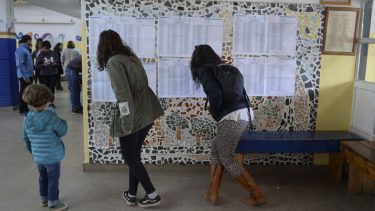 En Dina Huapi se extendió la votación casi dos horas más