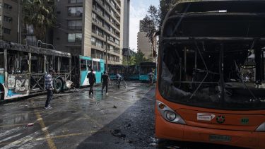 Toque de queda y militarización de Santiago por los disturbios