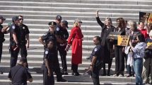 Imagen de Arrestaron a Jane Fonda durante una protesta contra el cambio climático