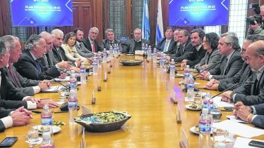 Reforma laboral: tironeos entre la UIA y Fernández