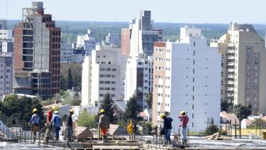 Un arquitecto asegura que el paisaje urbanístico de Neuquén «perdió sus raíces»