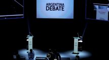 Imagen de Los moderadores del debate presidencial firmaron un compromiso en la Cámara Electoral