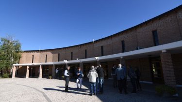 La UCR despidió a Saiz y promete seguir su consejo: edificar con ladrillos nuevos