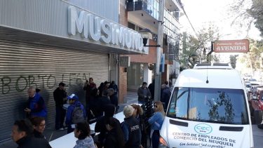 Protesta en el Musimundo de Neuquén