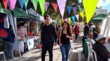 Imagen de Una feria en Neuquén que ofrece regalos artesanales para el Día de la Madre