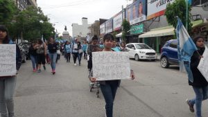 Cortes de calle en el centro de Neuquén por reclamos al Gobierno provincial