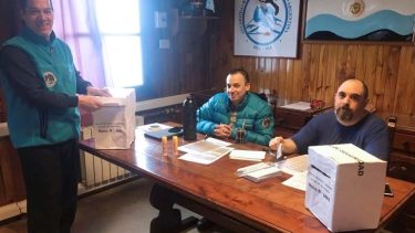 Bajo cero, más de 200 argentinos votaban en la Antártida