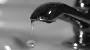 Alertan problemas con el servicio de agua por cortes de luz en Neuquén