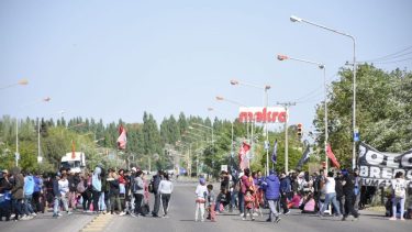Organizaciones sociales bloquearon los accesos de las petroleras de Neuquén
