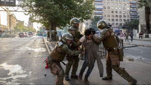 Suben a 15 los muertos en Chile durante las protestas en todo el país