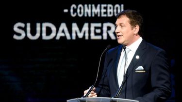 El presidente de la Conmebol ratificó a Santiago como sede de la final de la Libertadores