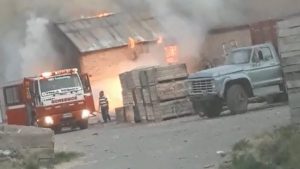 Regina: un incendio provocó importantes daños en el taller de Apandi