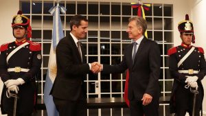 Macri quiere que los diplomáticos venezolanos que responden a Maduro abandonen el país