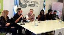 Imagen de Presentaron en la Legislatura lo que será el Festival de Blues en Viedma