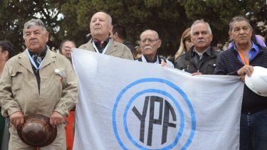 Los exagentes de YPF explicaron que los bonos no vencen ni se pierde el dinero y dieron consejos para llegar al cobro.