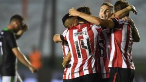 En el duelo de Estudiantes, el de La Plata pasó con lo justo