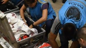 La utilería de River llegó a La Bombonera y fue revisada por la policía