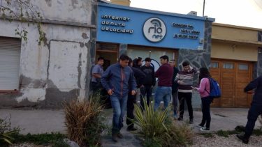 Robaron a mano armada en un local de internet en pleno centro de Viedma