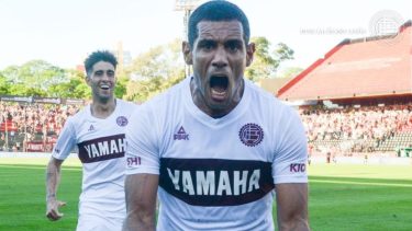 Lanús eliminó a Independiente y los hinchas insultaron a Beccacece