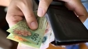 Río Negro: el viernes se paga el bono de 5.000 pesos a los estatales