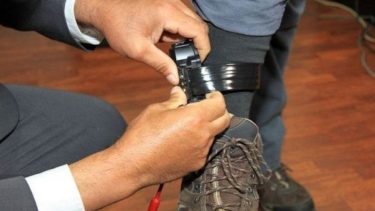 Estaba a un paso de la libertad, rompió la tobillera y se fugó