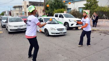 En Viedma regalan frutas por el Día Mundial de la Alimentación