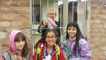 Cinco Saltos: niños realizaron una caminata solidaria por la ciudad