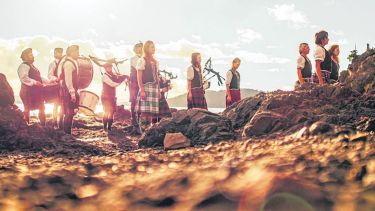 El valor de las entradas para el encuentro. Menores de 12 años, jubilados y personas con discapacidad no pagan. Las anticipadas se consiguen en Andino Color. Foto: gentileza