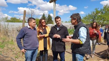 Darío Martínez estuvo en el puesto de capacitación agropecuaria de El Chañar. (Foto: gentileza)
