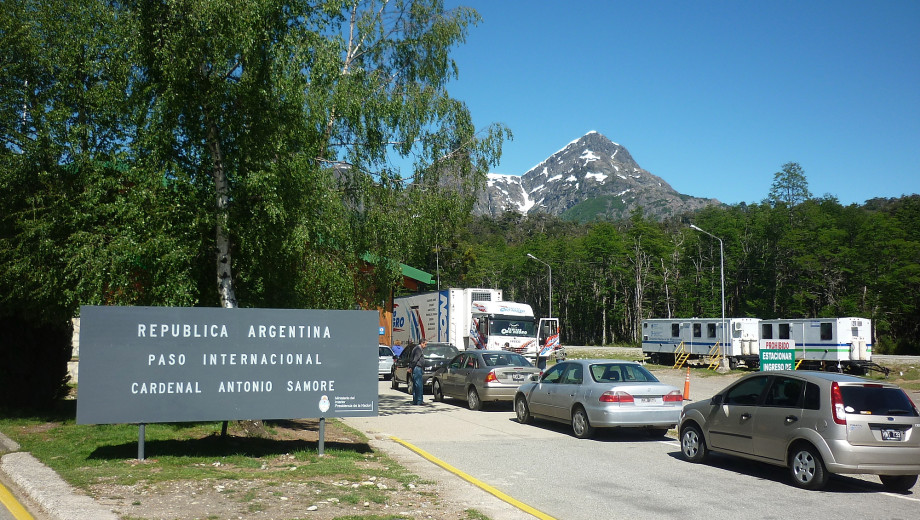 Desde ayer permanece cerrado el paso fronterizo Cardenal Samoré, cercano a Villa la Angostura. Archivo