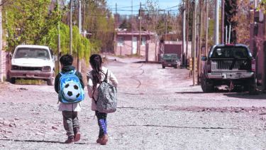 Las calles de tierra son una complicación cuando llueve.