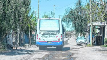 Los vecinos se quejan de un transporte público ineficiente.