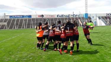 Con tres goles de Lagos, las Matadoras golearon a Confluencia y son campeonas. (Foto: El valle futbolero)